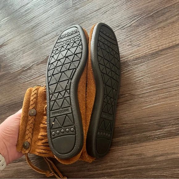 Minnetonka Booties Women's 6 Fringed Studded Moccasin Ankle Boots Boho Western - Picture 4 of 5